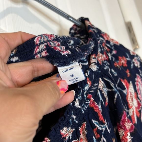 Old Navy Floral-Print Off the Shoulder Crinkle-Crepe Blouse - Picture 3 of 5